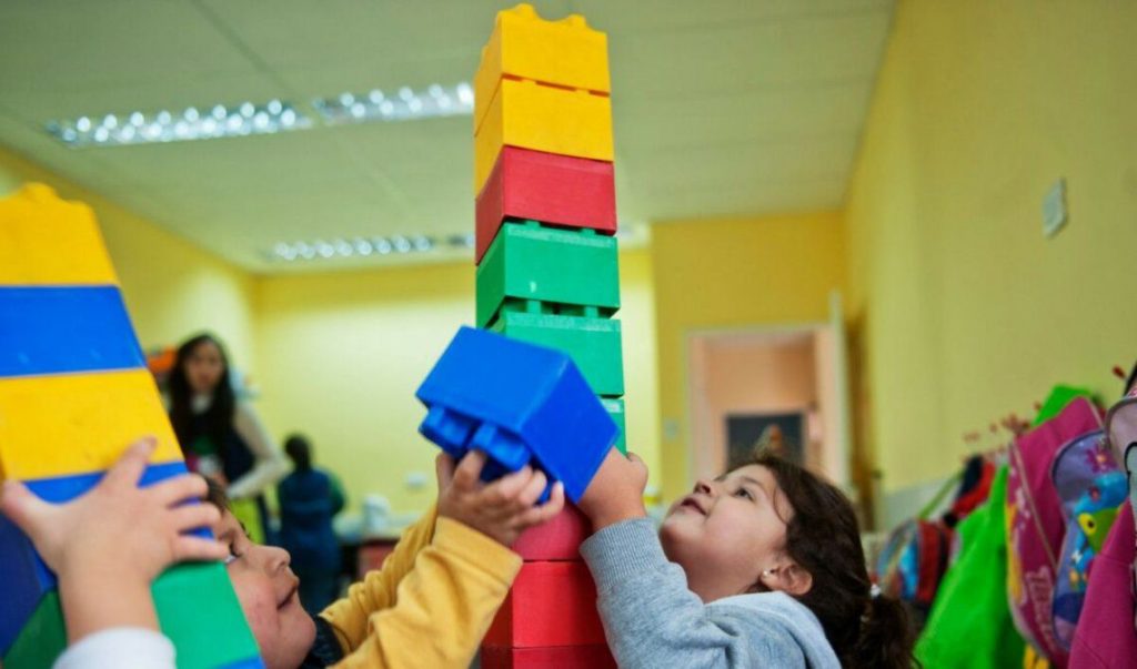 Provincia convoca a las familias que hayan tenido vínculo con el docente acusado de abuso infantil