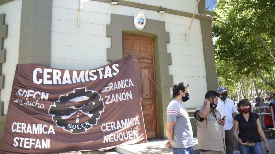 Provincia convocó a ceramistas para discutir la situación de Ceramica Neuquén