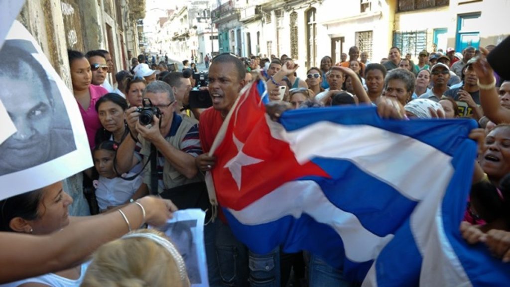 Multitudinaria protesta en las calles de Cuba para pedir cambios políticos