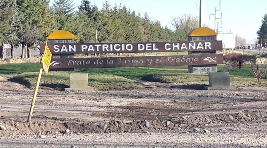 Cosecheros levantaron el corte en la Ruta 7 y se dirigieron a la empresa Frutos del Chañar