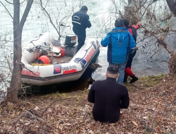 Hallaron el cuerpo del hombre que chocó y se arrojó al Dique Ballester