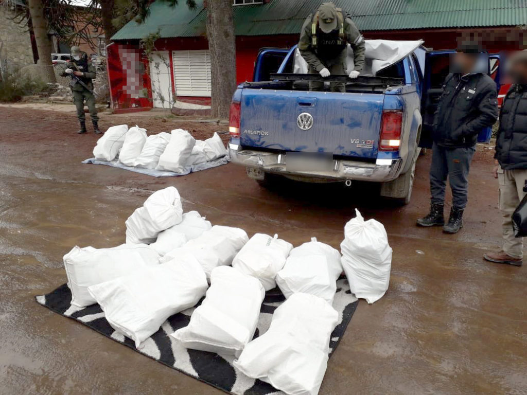 Incautan 29 kilos de cocaína y 503 de marihuana en un operativo en Villa Pehuenia