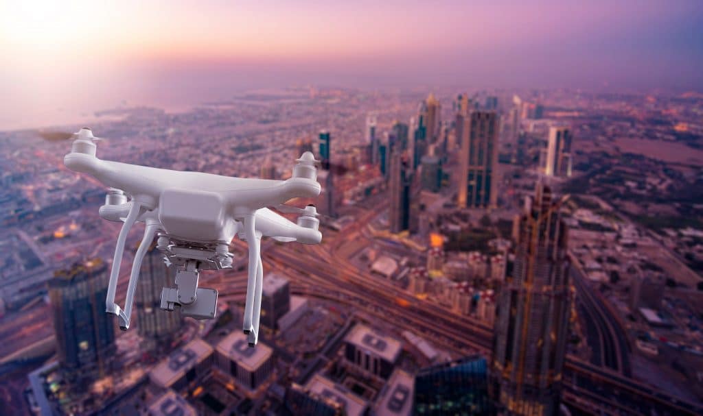 Los Emiratos Árabes provocan lluvias artificiales sembrando nubes con ayuda de drones