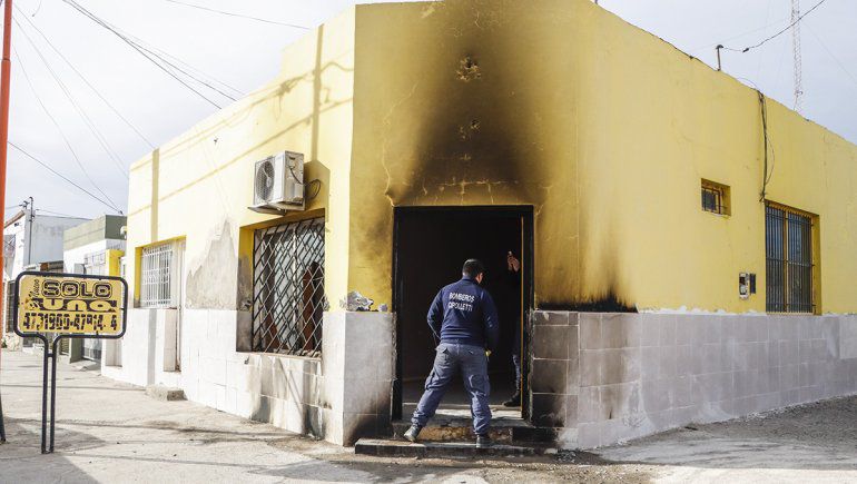 Intentaron incendiar una base de taxi en Cipolletti