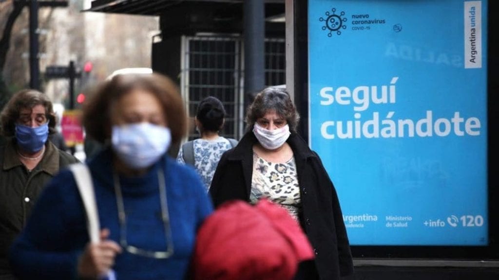 Covid-19: Se registra un 80 por ciento menos de infectados desde el pico del mes de mayo