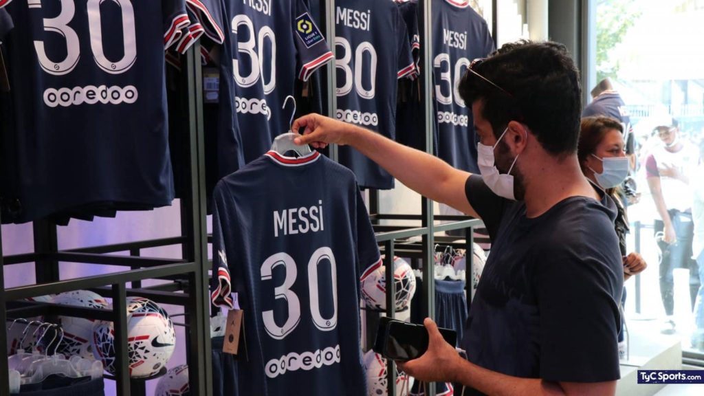 Cuándo llega a la Argentina la camiseta oficial del PSG que usará Messi