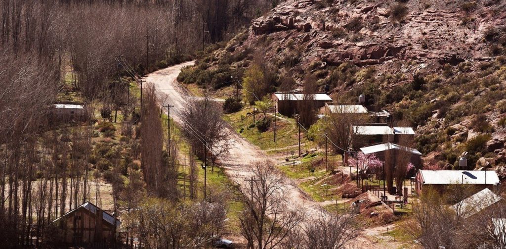 Vecinos de Sauzal Bonito cortan la Ruta 17