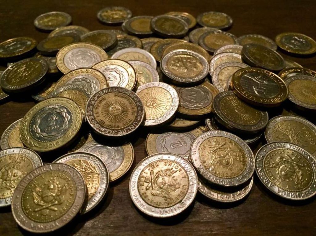 A revisar los bolsillos: Hay una moneda de $1 que llega a valer 15 mil pesos