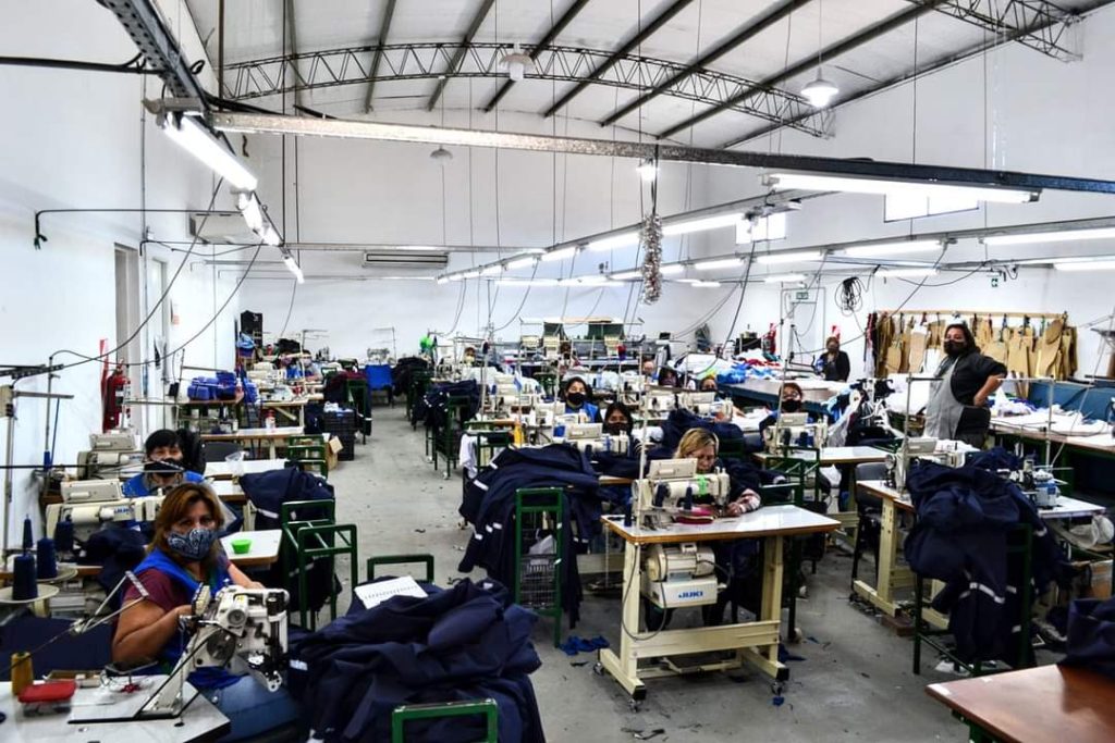 Las trabajadoras de la textil Traful Newen harán un maquinazo en Casa de Gobierno