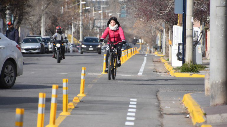 Habrá fuertes multas para quienes estacionen en las bicisendas