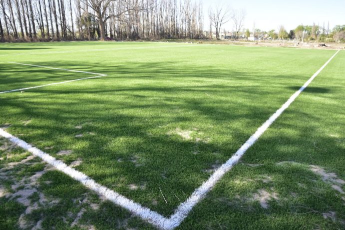 Un histórico terreno abandonado será una cancha de césped sintético