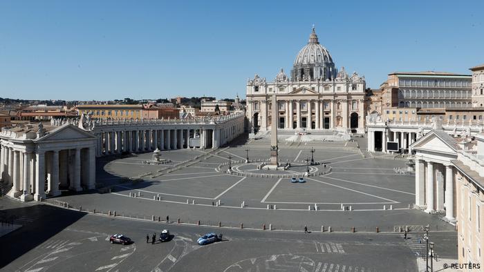 Denunciaron a supervisor del Vaticano por tocar a una estudiante en Cinco Saltos