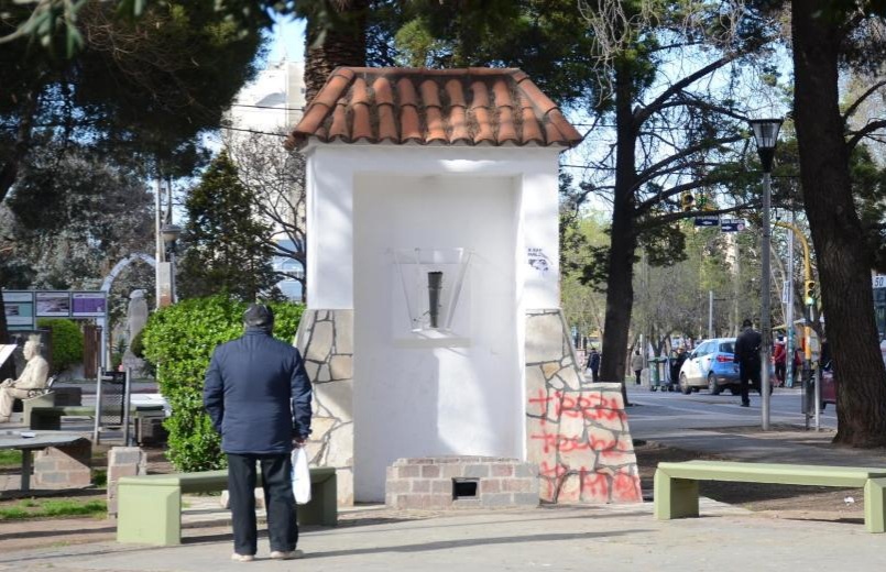 La Llama que nunca debió apagarse vuelve a encenderse en Neuquén capital