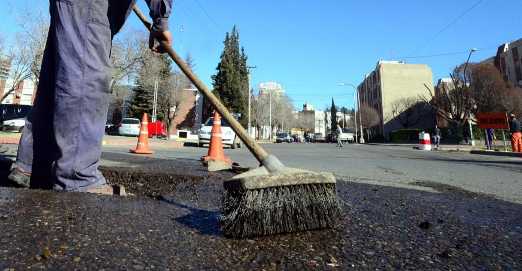 Las calles rotas y con pozos es la principal preocupación de los vecinos de la ciudad