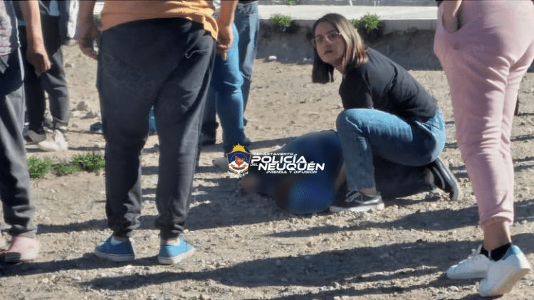 Una aspirante a bombero asistió a un menor tras un siniestro vial