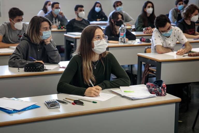 Habilitan la presencialidad plena en las universidades de todo el país