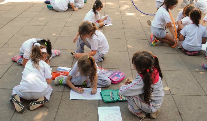 Los chicos podrán sacarse el barbijo en los recreos escolares