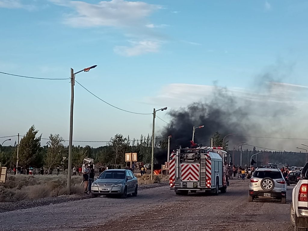 Las Perlas: Durante la marcha de pedido de justicia intentaron incendiar la Comisaría