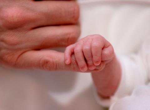 Falleció el bebé de la mujer que murió tras dar a luz en el Hospital de Cinco Saltos