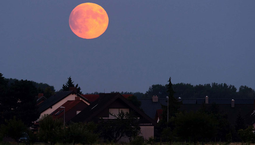 Realizarán una caminata nocturna por el eclipse lunar parcial