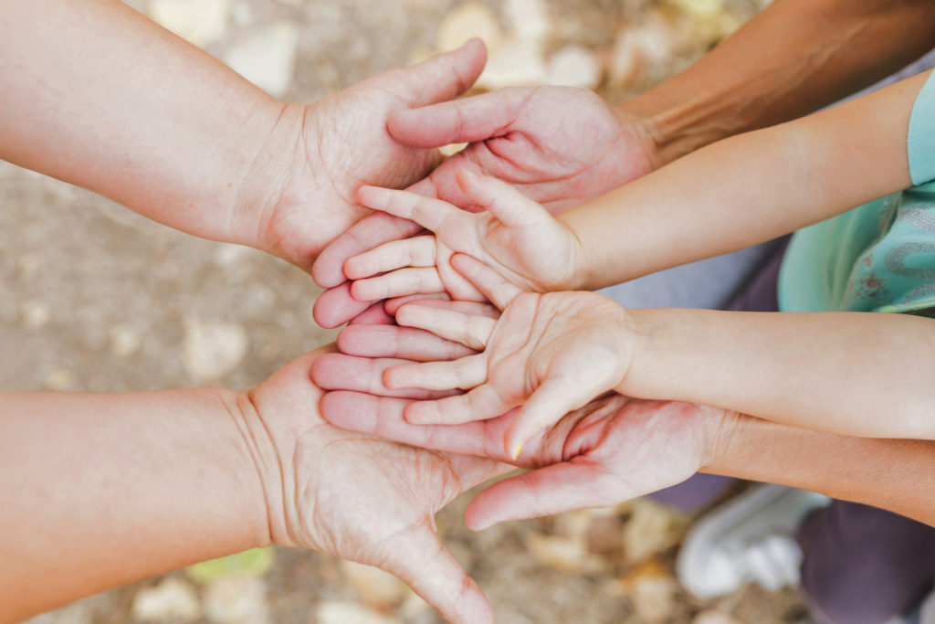 Convocan a Familias Solidarias para dos niñas y una adolescente