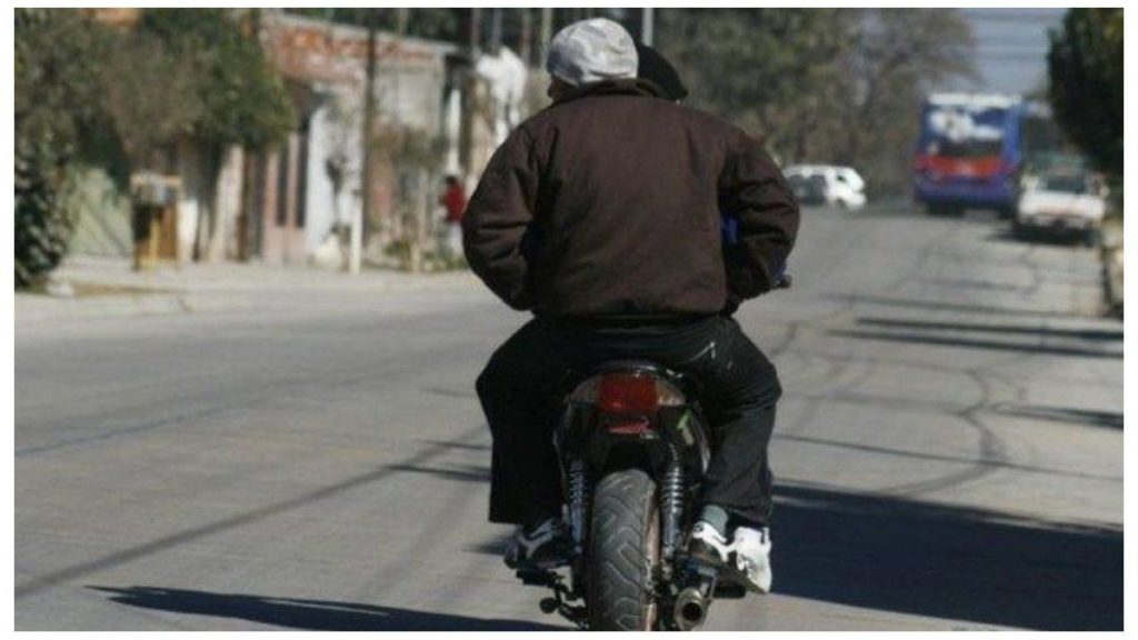 Dos motochorros asaltaron a un distribuidor y se llevaron la recaudación