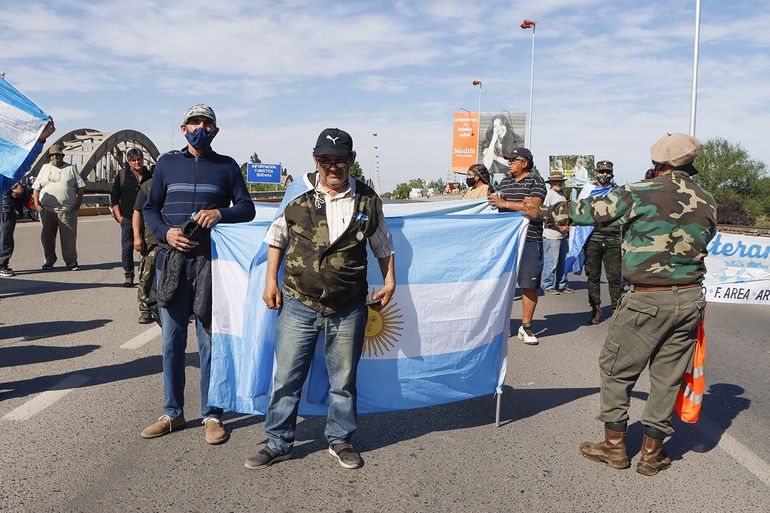 Soldados continentales levantaron el corte en el Puente Carretero