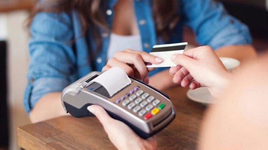 Comercios ya no pueden manipular tarjetas de débito y crédito