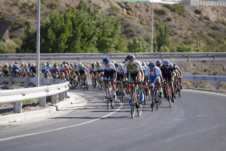 El cutralquense Tivani fue el vencedor de la Vuelta al Valle en Neuquén