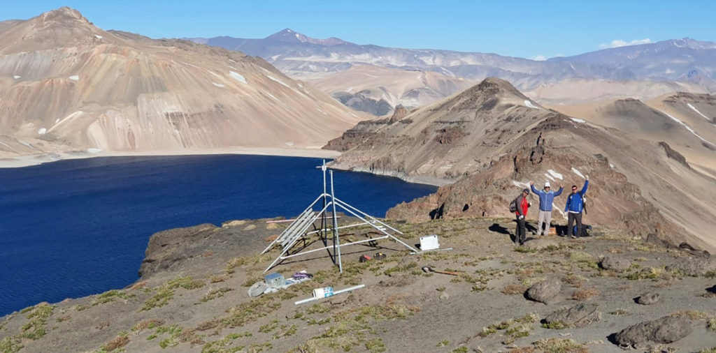 Comenzó el monitoreo del complejo volcánico Laguna del Maule