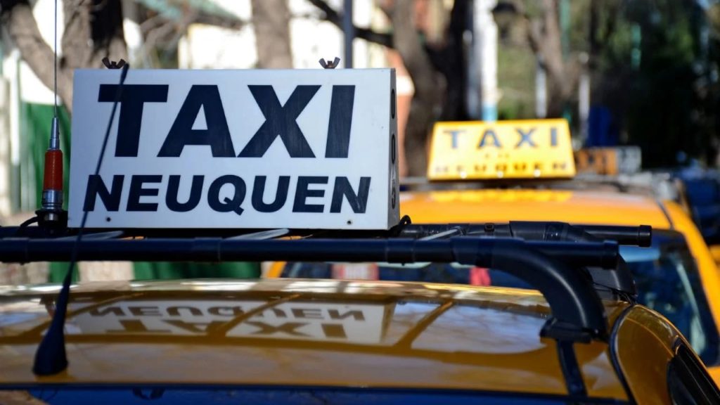 Balearon una base de taxis en Villa Ceferino
