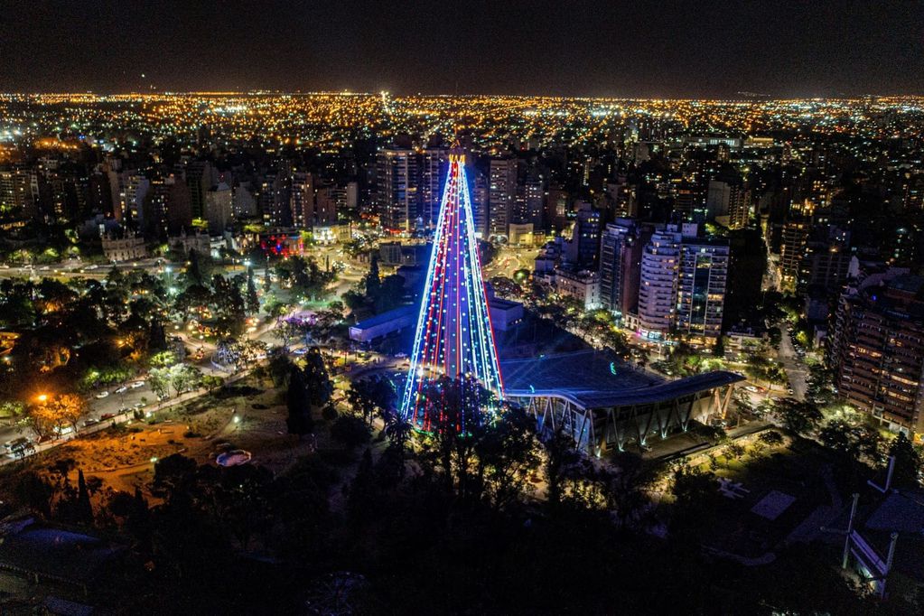 Córdoba tiene el Árbol de Navidad más alto de Sudamérica