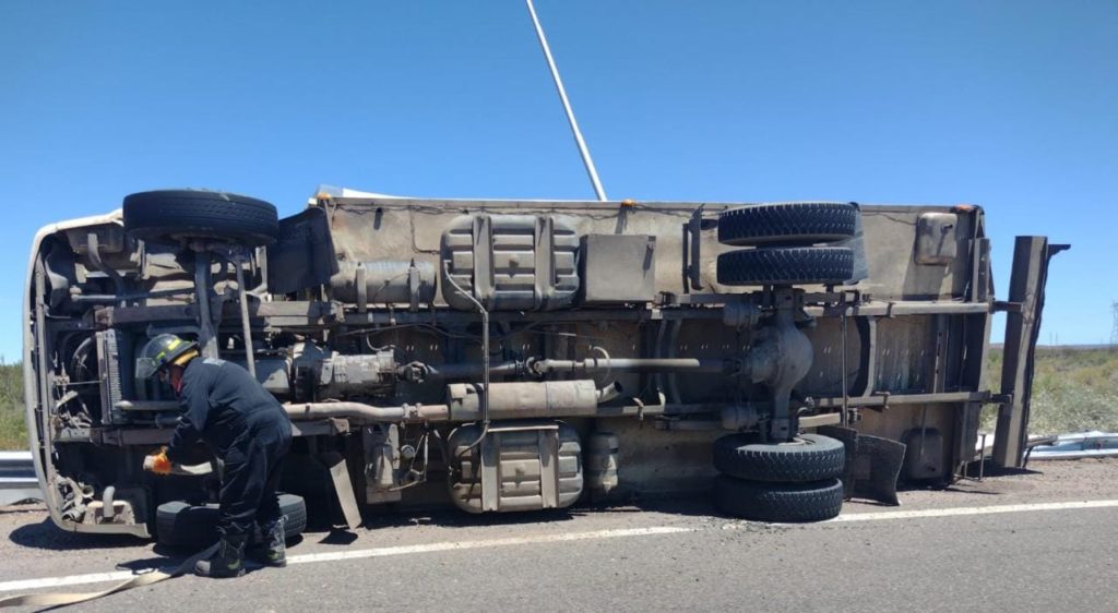 Autovuelco fatal: Un camionero falleció en la Autovía Norte
