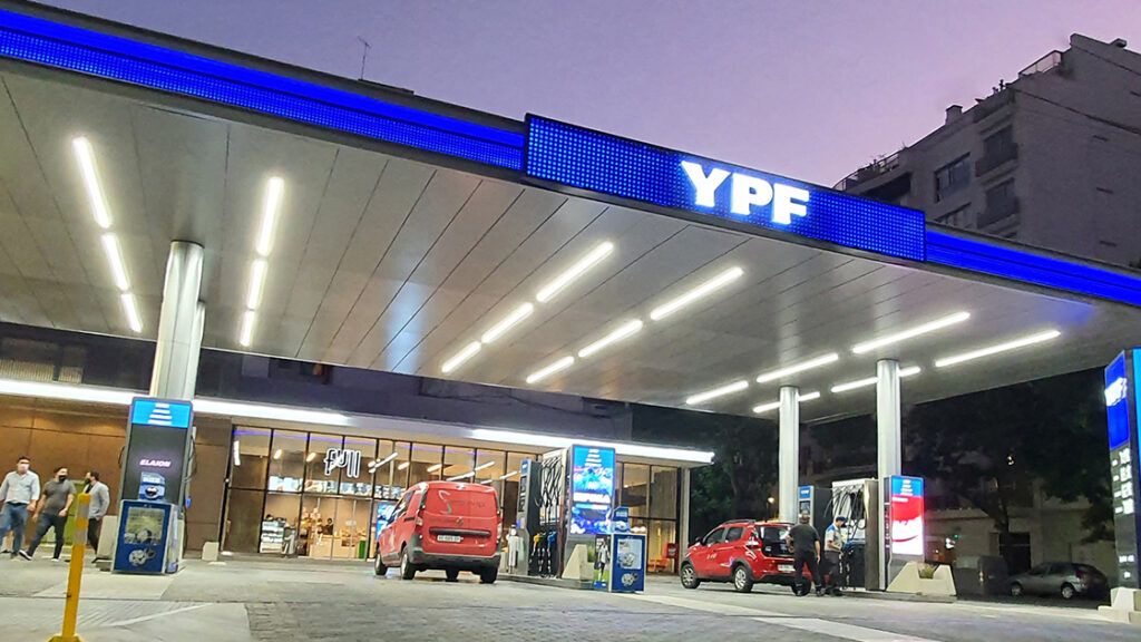 Subieron los combustibles de YPF