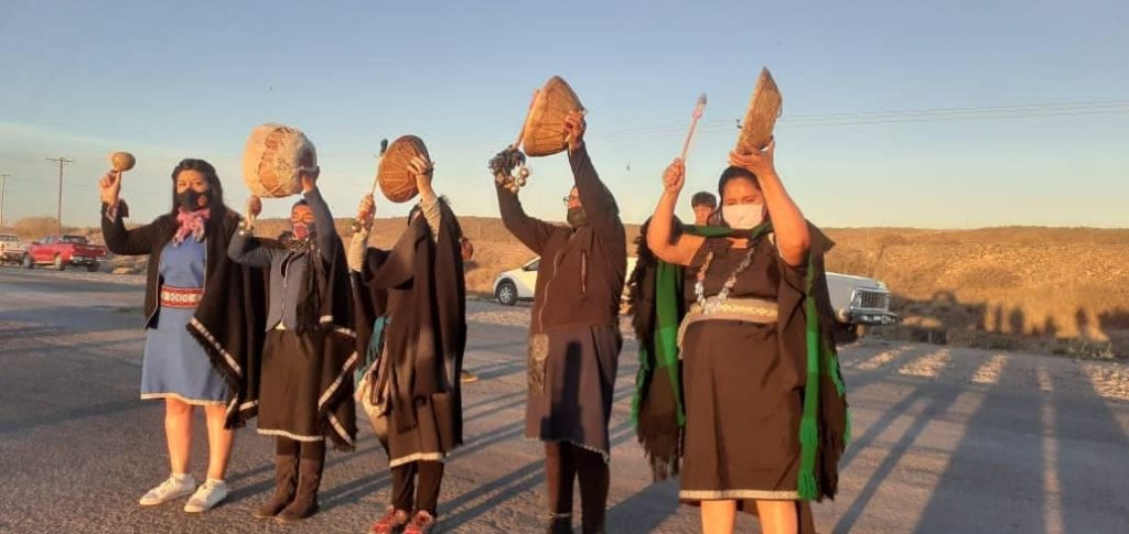 El Gobierno se comprometió a reunirse y los mapuches levantaron los cortes
