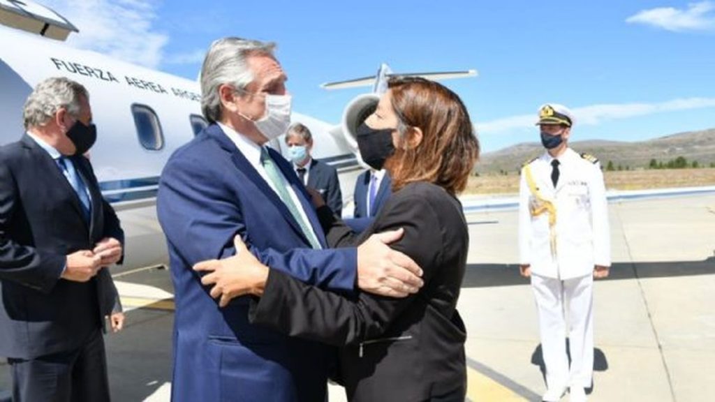 Carreras sigue de gira con el Presidente