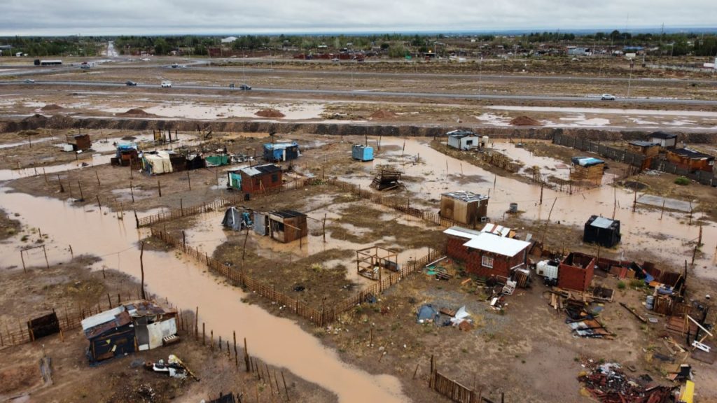 Vecinos cortan en Autovía Norte y Casimiro Gómez por falta de servicios básicos