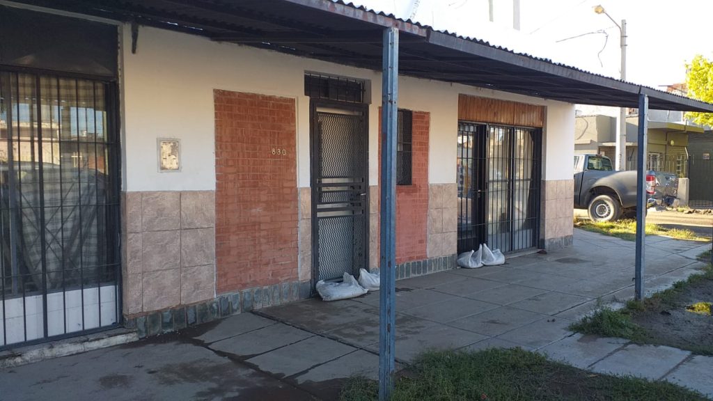 Vecinos de Neuquén capital tuvieron hasta 30 centímetros de agua adentro de sus casas