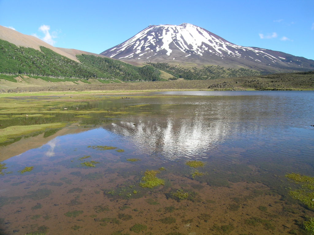 Giusti llevó tranquilidad por el alerta amarilla del volcán Lonquimay