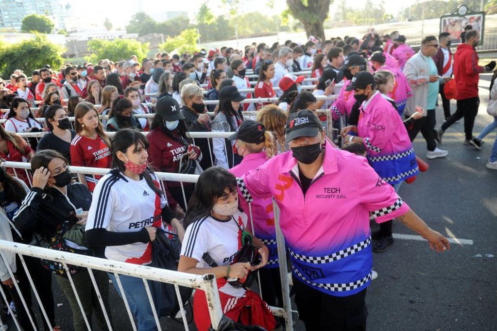 River sancionará a los hinchas que intentaron colarse al Superclásico