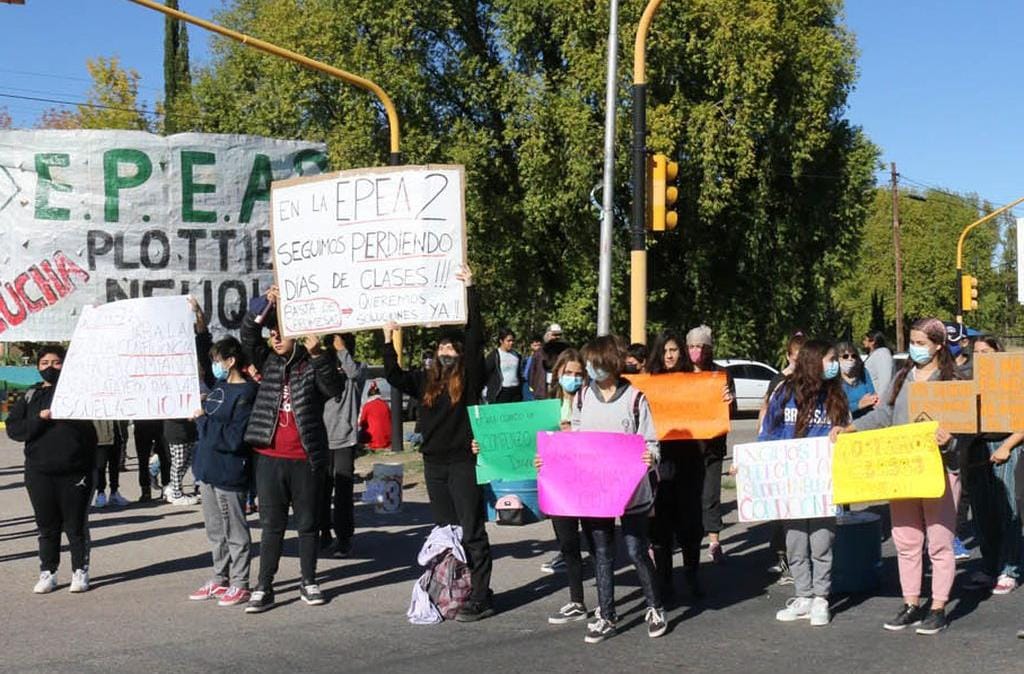 El Gobierno se comprometió a dar respuestas a la comunidad educativa del EPEA 2