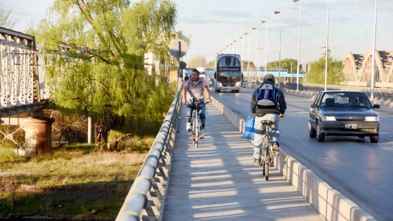 Alertan por reiterados robos en el puente carretero Cipolletti-Neuquén