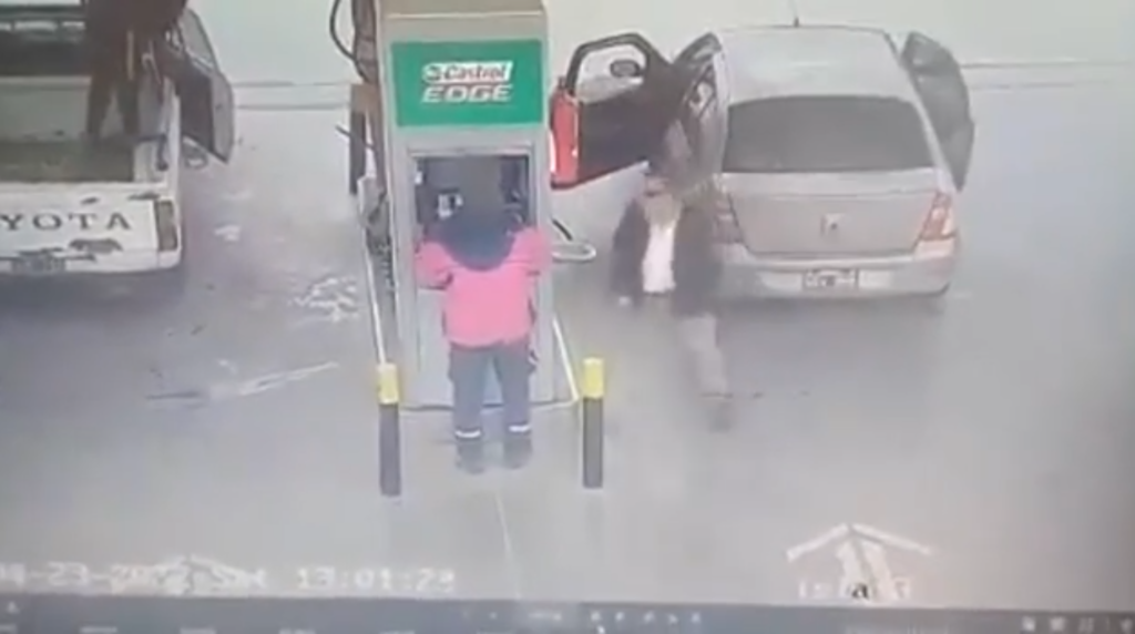 Repudiable: un cliente le pegó un cabezazo al empleado de una estación de servicio