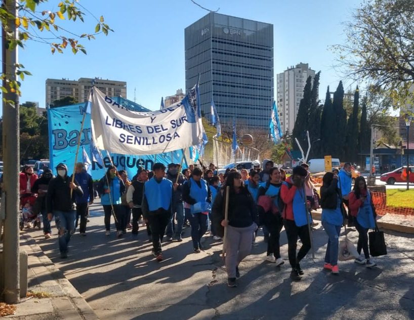 Barrios de Pie marchó por «salario y trabajo»