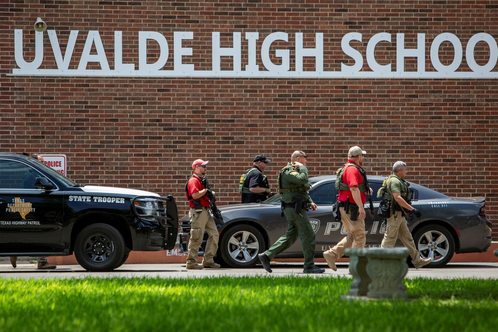 Texas: Un tirador de 18 años mató a 15 personas en una escuela