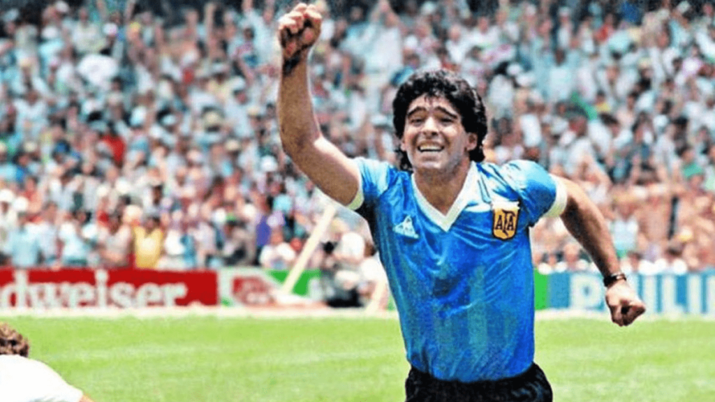 La camiseta de Maradona se vendió en casi nueve millones de dólares
