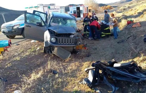 Una mujer falleció en un accidente frontal cerca de Junín de los Andes