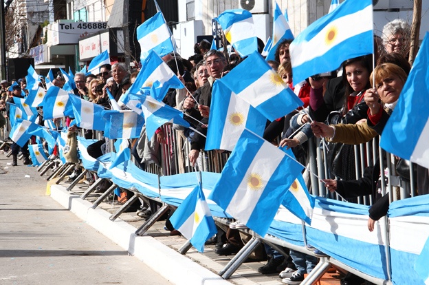 Por razones climáticas, el desfile aniversario tendrá lugar este sábado