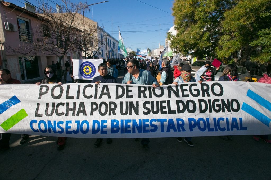 Tras un acuerdo la policía rionegrina levantó las medidas de fuerza