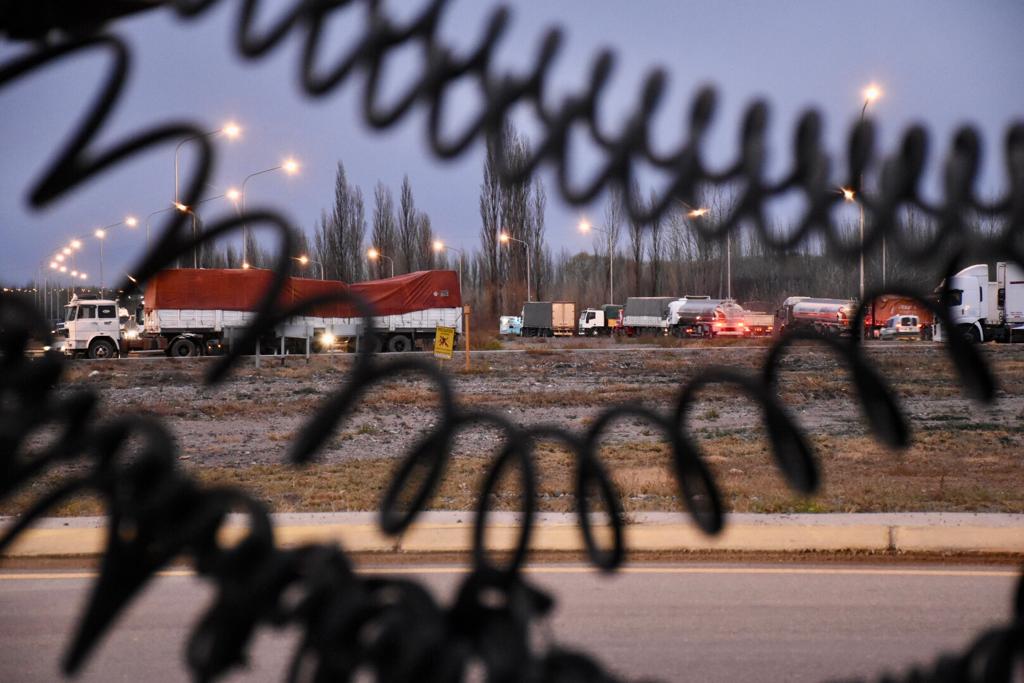 Fleteros y transportistas van al Puente Carretero y analizan impedir el paso del transporte público